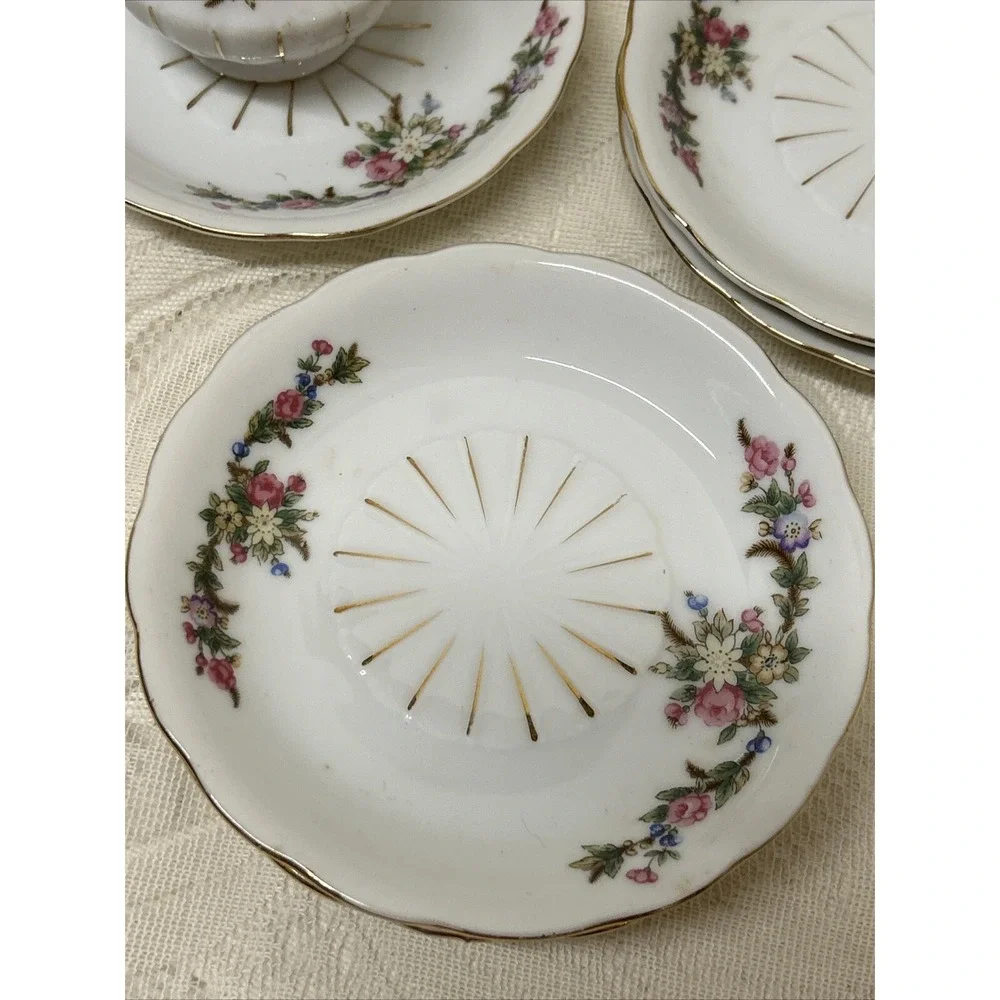 Vintage FAO Schwartz‎ Lot of 6 Children Size PLATES ONLY And Pitcher Display